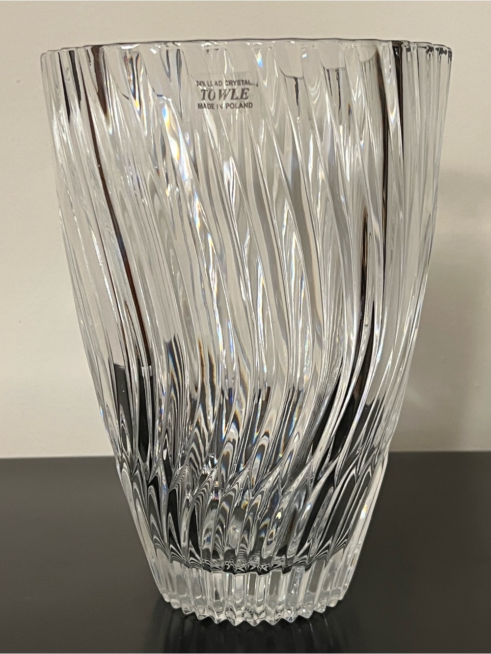 9 x 6 Towle Clear 24% Lead Crystal Swirl Vase Made in Poland